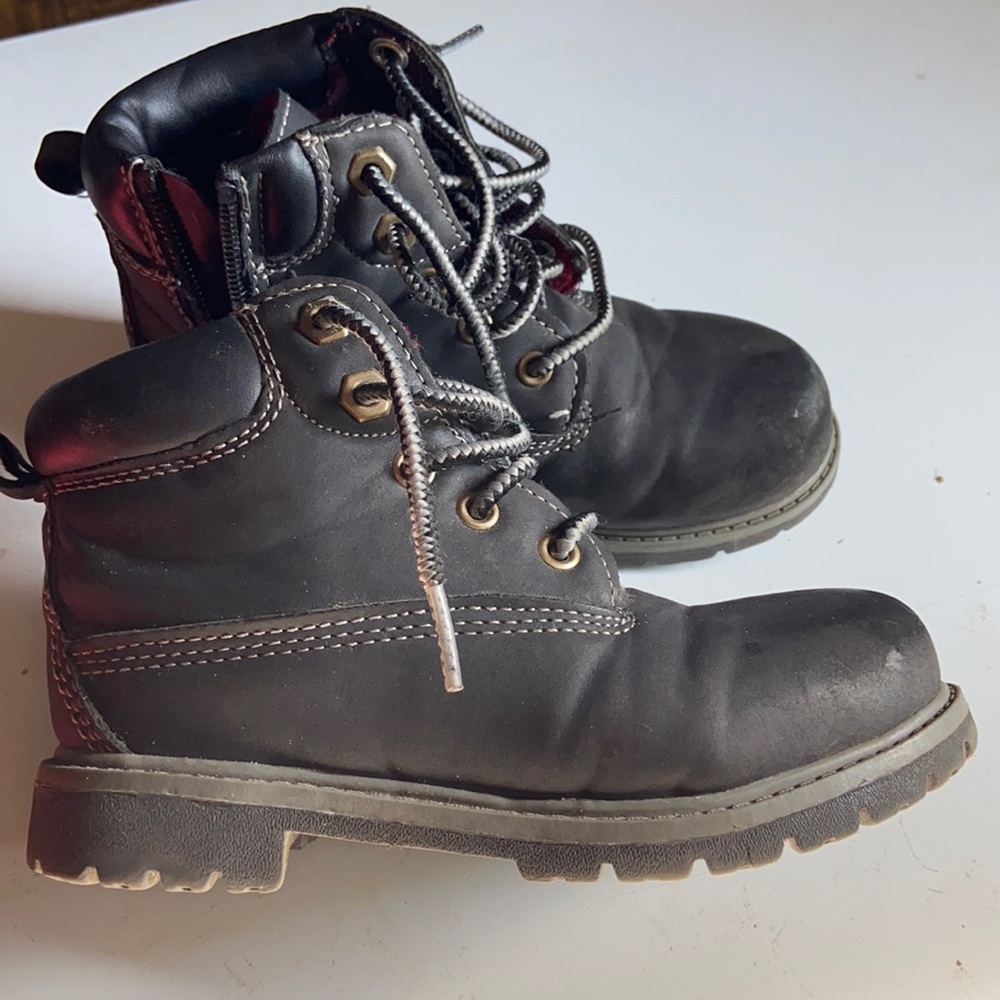 Boys boots 11